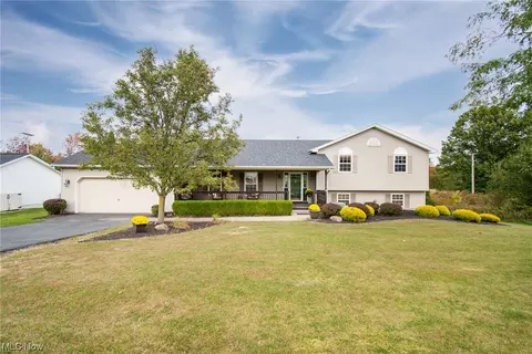 146 Hawkins Ln, Columbiana, OH 44408