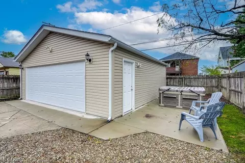 6914 Gerald Ave, Parma, OH 44129 photo 5
