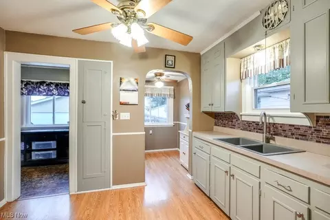 6914 Gerald Ave, Parma, OH 44129 photo 17