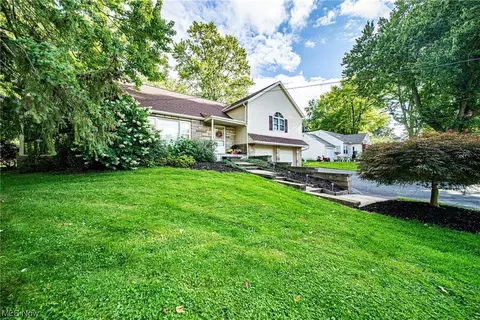 1132 Riverside Dr, Painesville, OH 44077