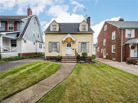 1148 Oxford Rd, Cleveland Heights, OH 44121