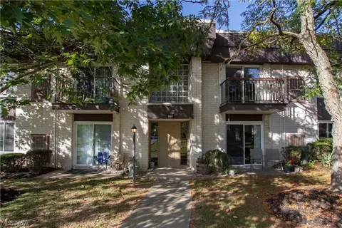 8507 N Akins Rd #204, North Royalton, OH 44133