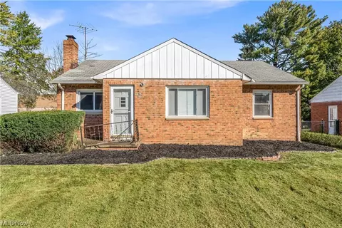 6625 Ridgeview Rd, Mayfield Heights, OH 44124