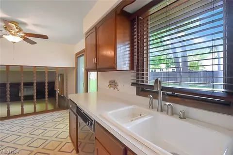 665 University Ave, Elyria, OH 44035 photo 6