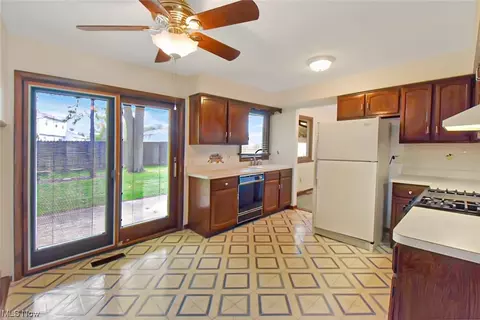665 University Ave, Elyria, OH 44035 photo 8