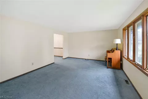 665 University Ave, Elyria, OH 44035 photo 4