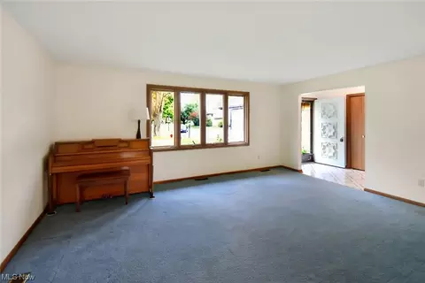 665 University Ave, Elyria, OH 44035 photo 3