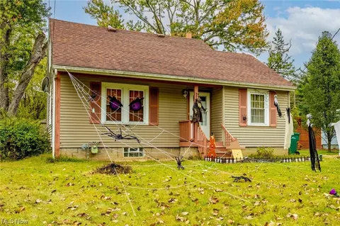 7468 Oakhill Rd, Bedford, OH 44146
