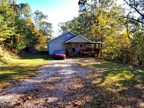 605 Morgan Rdg, Walker, WV 26180 photo 3