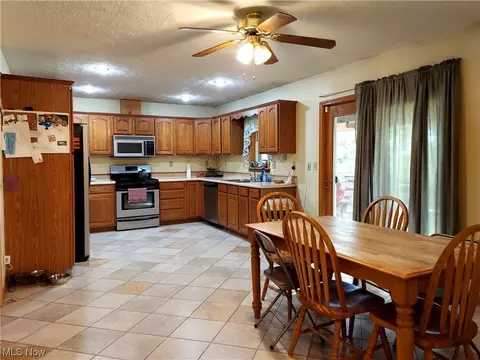 605 Morgan Rdg, Walker, WV 26180 photo 13