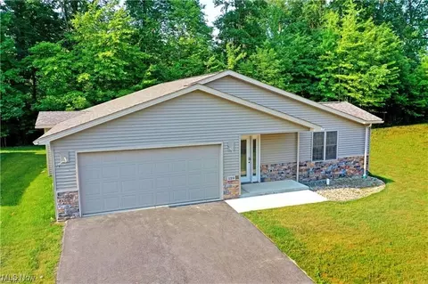 149 Hickory Ct NE, Warren, OH 44483