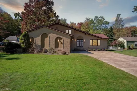 8350 Wyatt Rd, Broadview Heights, OH 44147