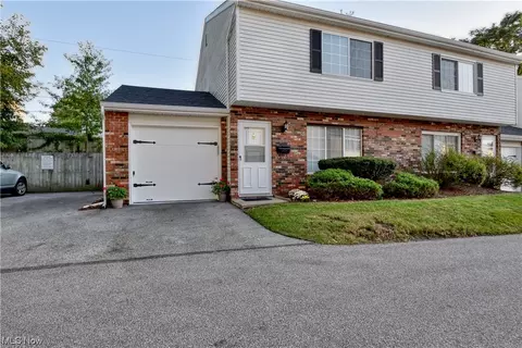 7189 Hart St #M, Mentor, OH 44060