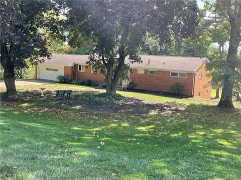 4918 9th St NW, Canton, OH 44708