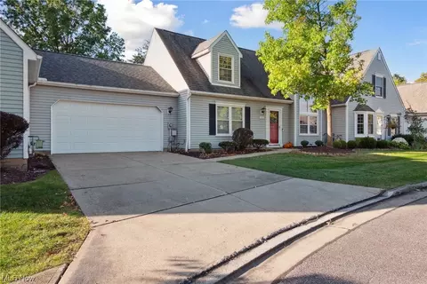 19233 Wheelers Ln #127, Strongsville, OH 44149