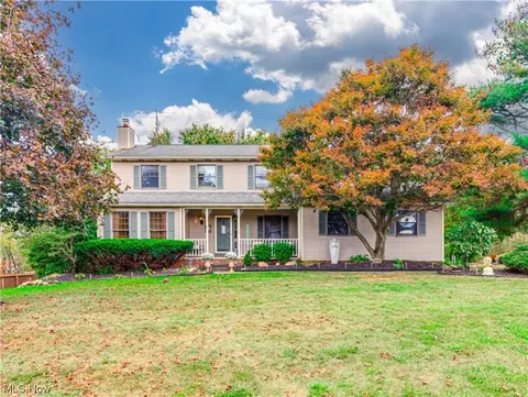 1419 Gray Fox Dr, North Canton, OH 44720