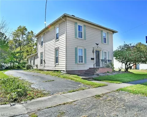 58 W Church St, Newton Falls, OH 44444