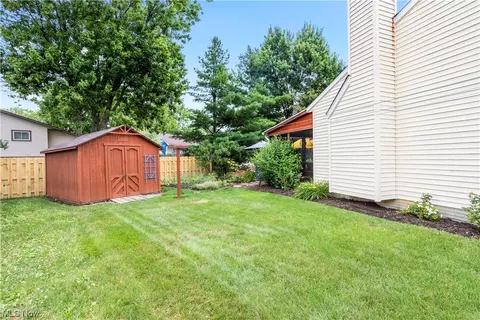144 Findlay Ct, Elyria, OH 44035 photo 9