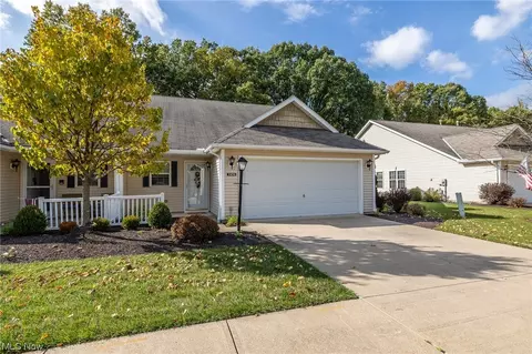 7476 Willow Woods Dr, North Olmsted, OH 44070