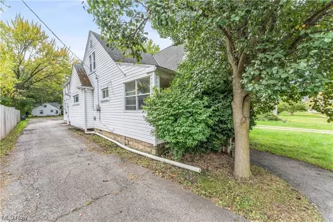 357 West St, Berea, OH 44017 photo 2