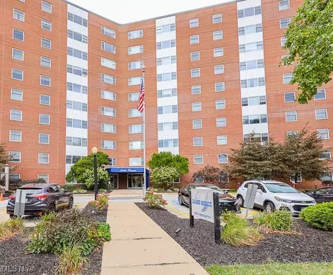 11850 Edgewater Dr #1022, Lakewood, OH 44107