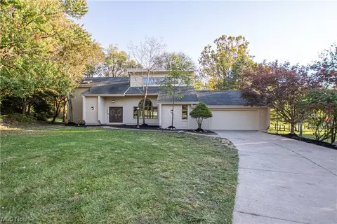 3346 Country Club Dr, Medina, OH 44256