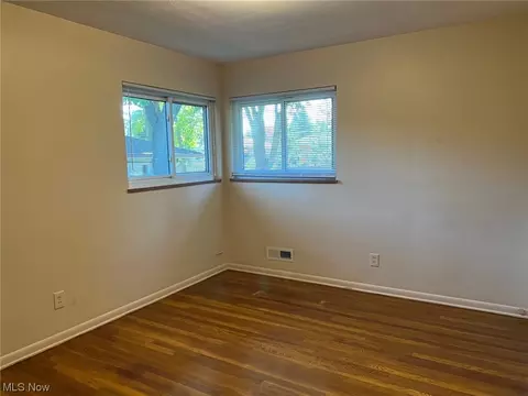 952 E Parkhaven Dr, Seven Hills, OH 44131 photo 17