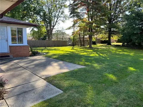 952 E Parkhaven Dr, Seven Hills, OH 44131 photo 24