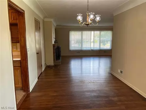 952 E Parkhaven Dr, Seven Hills, OH 44131 photo 9