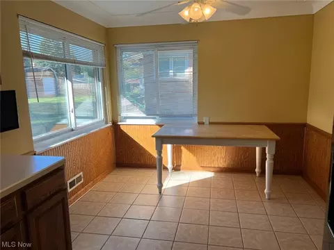 952 E Parkhaven Dr, Seven Hills, OH 44131 photo 6
