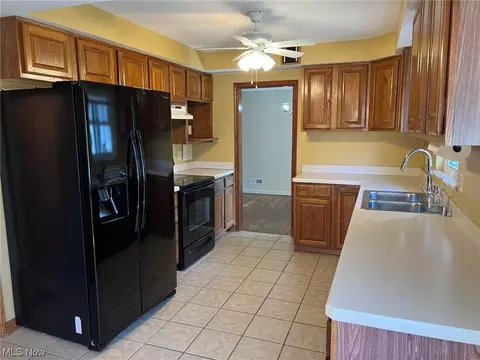 952 E Parkhaven Dr, Seven Hills, OH 44131 photo 7