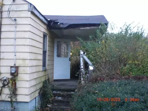 523 Delaware Ave, Elyria, OH 44035 photo 7