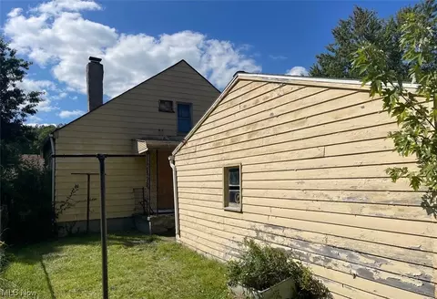 523 Delaware Ave, Elyria, OH 44035 photo 4