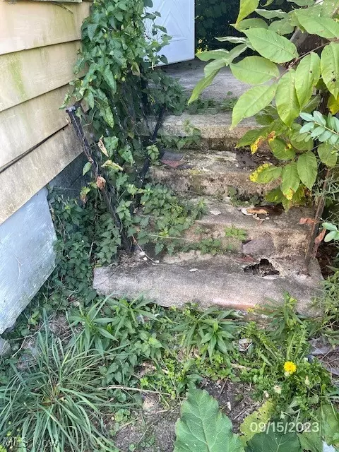 523 Delaware Ave, Elyria, OH 44035 photo 5
