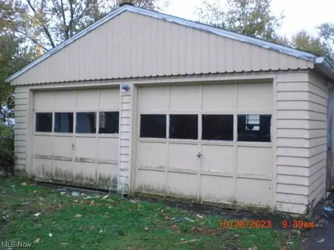 523 Delaware Ave, Elyria, OH 44035 photo 8
