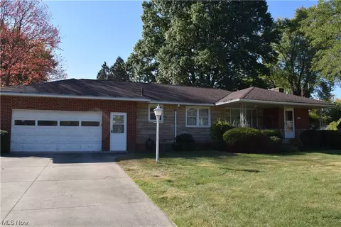 54 N House Dr, Akron, OH 44319