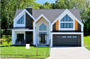 554 Woodlands Glen Ave, Hartville, OH 44632