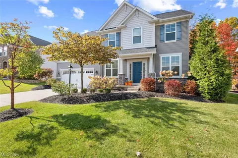 2940 Steffan Woods Dr, Twinsburg, OH 44087