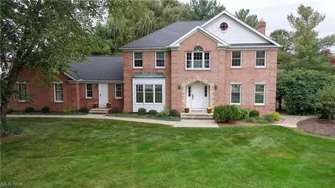 218 Cheltenham Ln, Munroe Falls, OH 44262