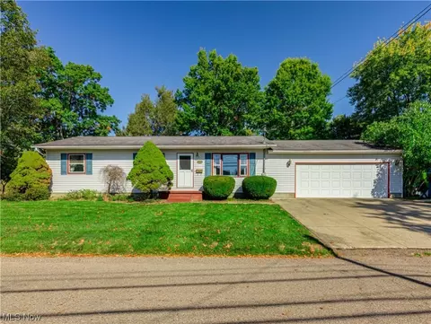 1289 Belleview Ave, Barberton, OH 44203
