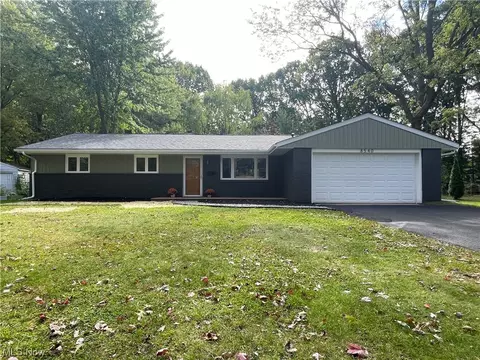 8540 Hallnorth Dr, Mentor, OH 44060