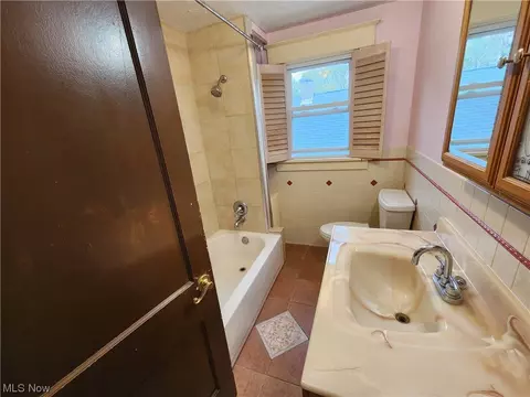 151 Perry St, Struthers, OH 44471 photo 12