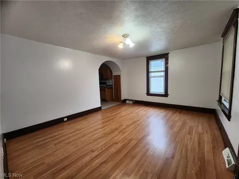 151 Perry St, Struthers, OH 44471 photo 3