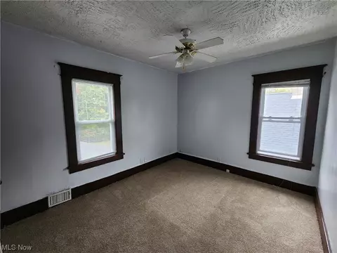 151 Perry St, Struthers, OH 44471 photo 7