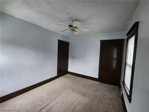 151 Perry St, Struthers, OH 44471 photo 8