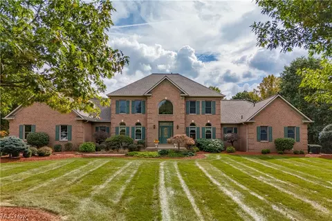 1570 Johns Rd, New Franklin, OH 44216
