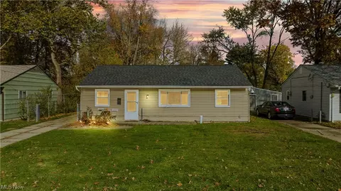 252 Kempton Dr, Berea, OH 44017