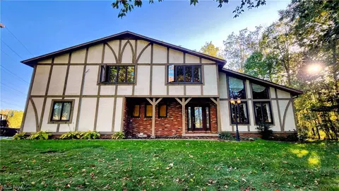 12215 Shiloh Dr, Chesterland, OH 44026