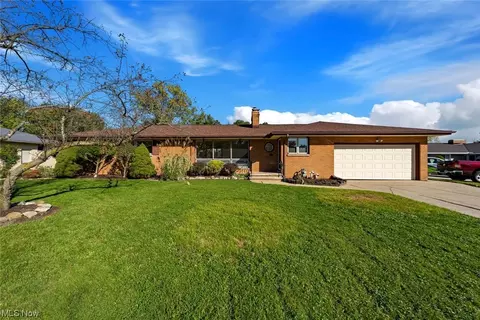 12766 Gardenside Dr, North Royalton, OH 44133