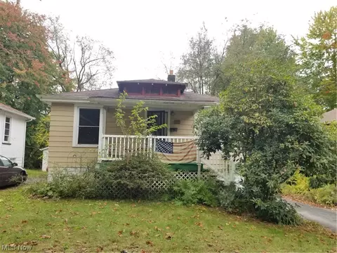 1647 Pointview Ave, Youngstown, OH 44502